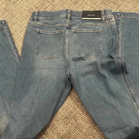 Spanx SPANXshape EveryWear Flare Jeans in Stonewashed Blue L TALL 20960T - Picture 4 of 4